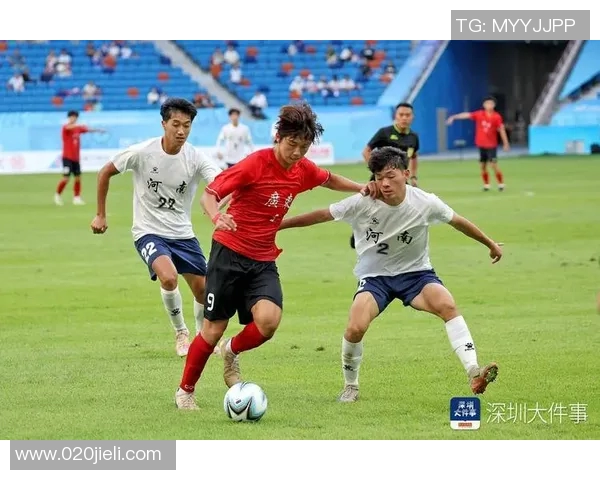 足球赛后评分解析：球员表现与战术执行的全面评估与反思