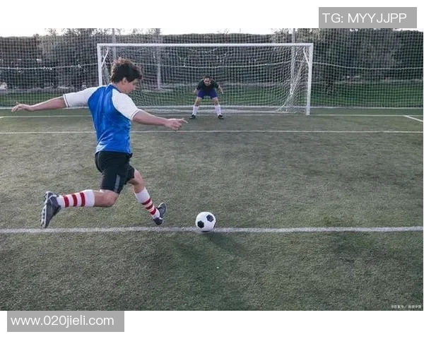 足球推射技巧解析如何在比赛中提升进球效率与准确性